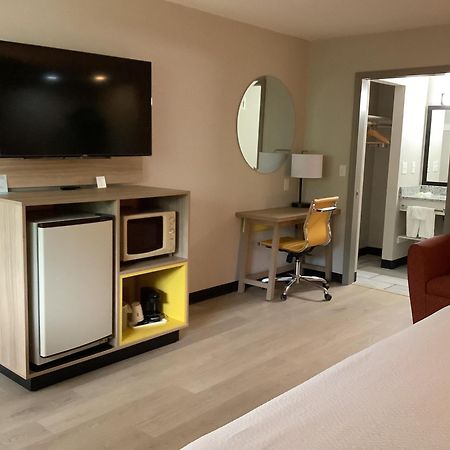 Days Inn By Wyndham Kingdom City Ngoại thất bức ảnh