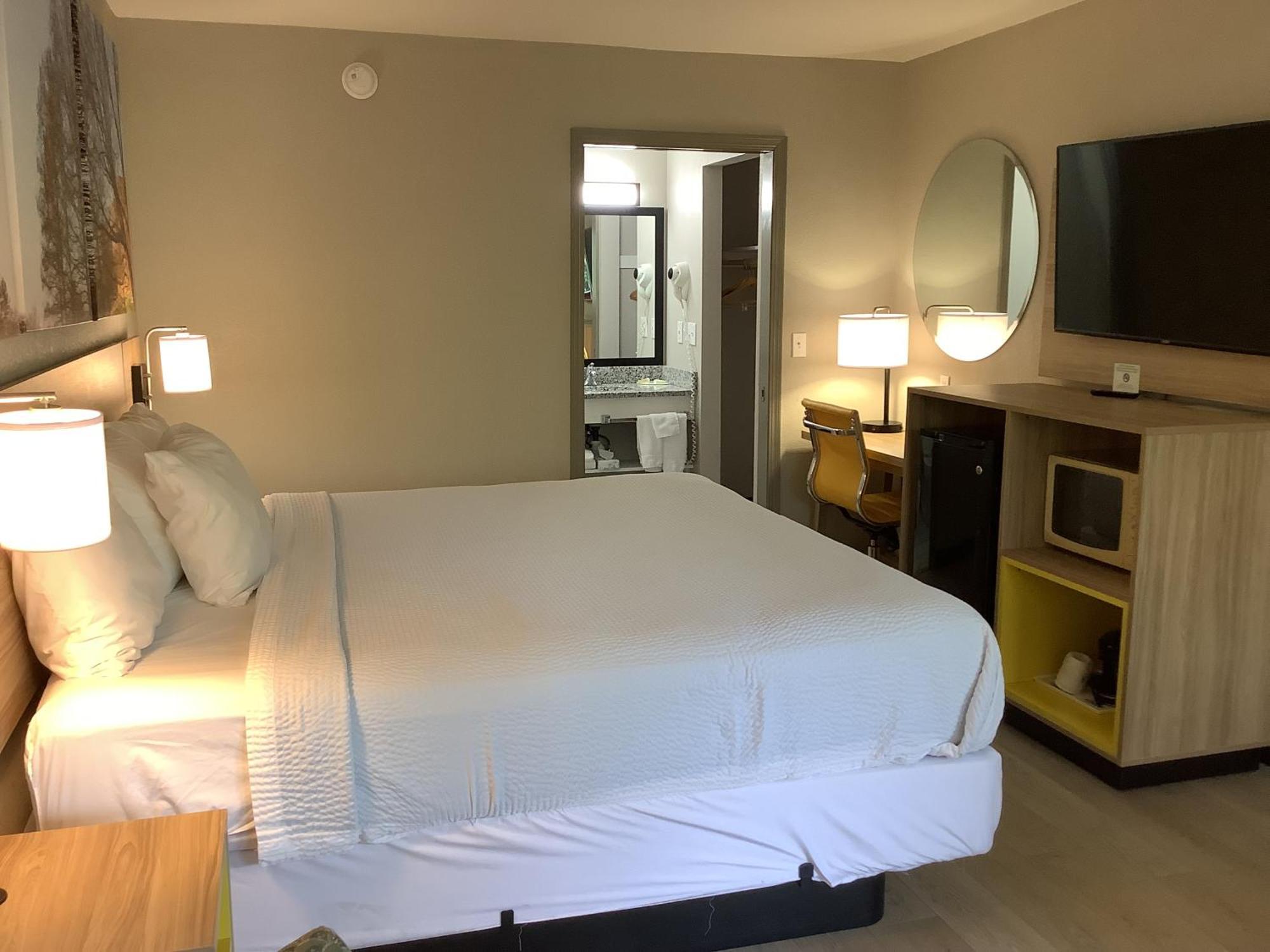 Days Inn By Wyndham Kingdom City Ngoại thất bức ảnh