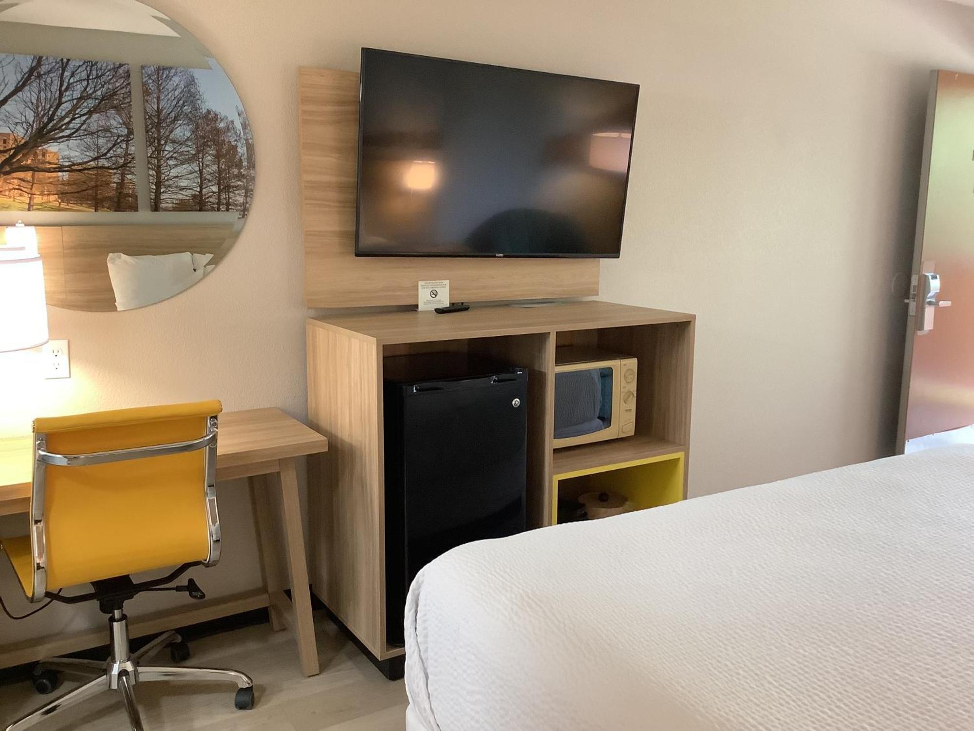Days Inn By Wyndham Kingdom City Ngoại thất bức ảnh