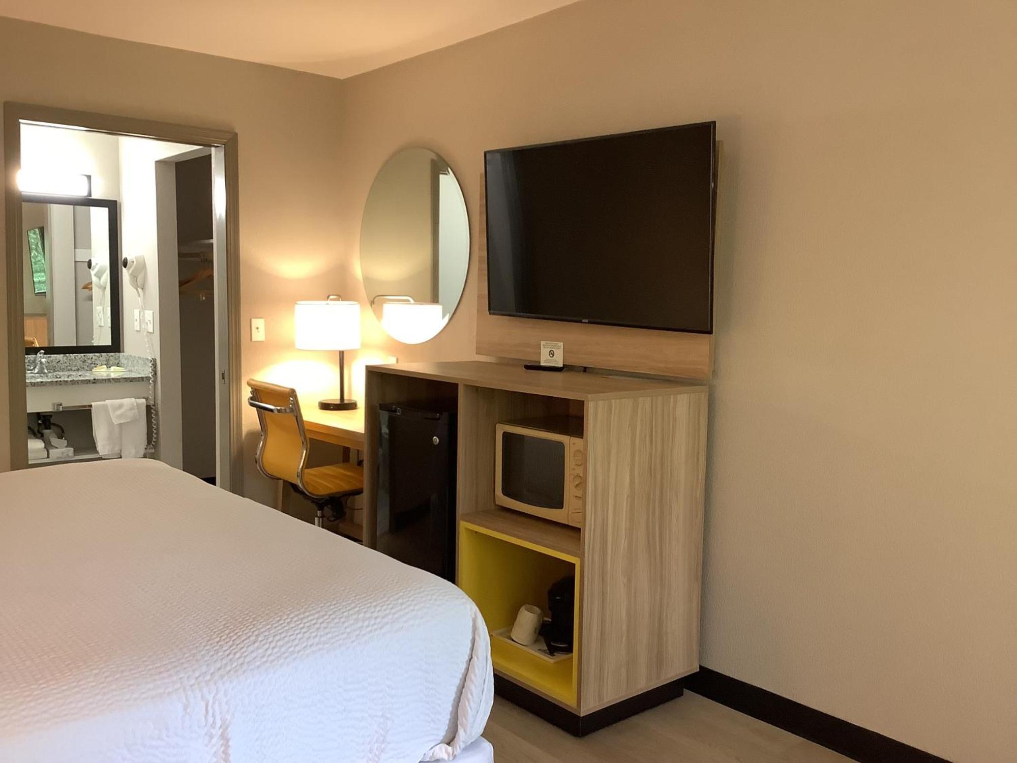 Days Inn By Wyndham Kingdom City Ngoại thất bức ảnh