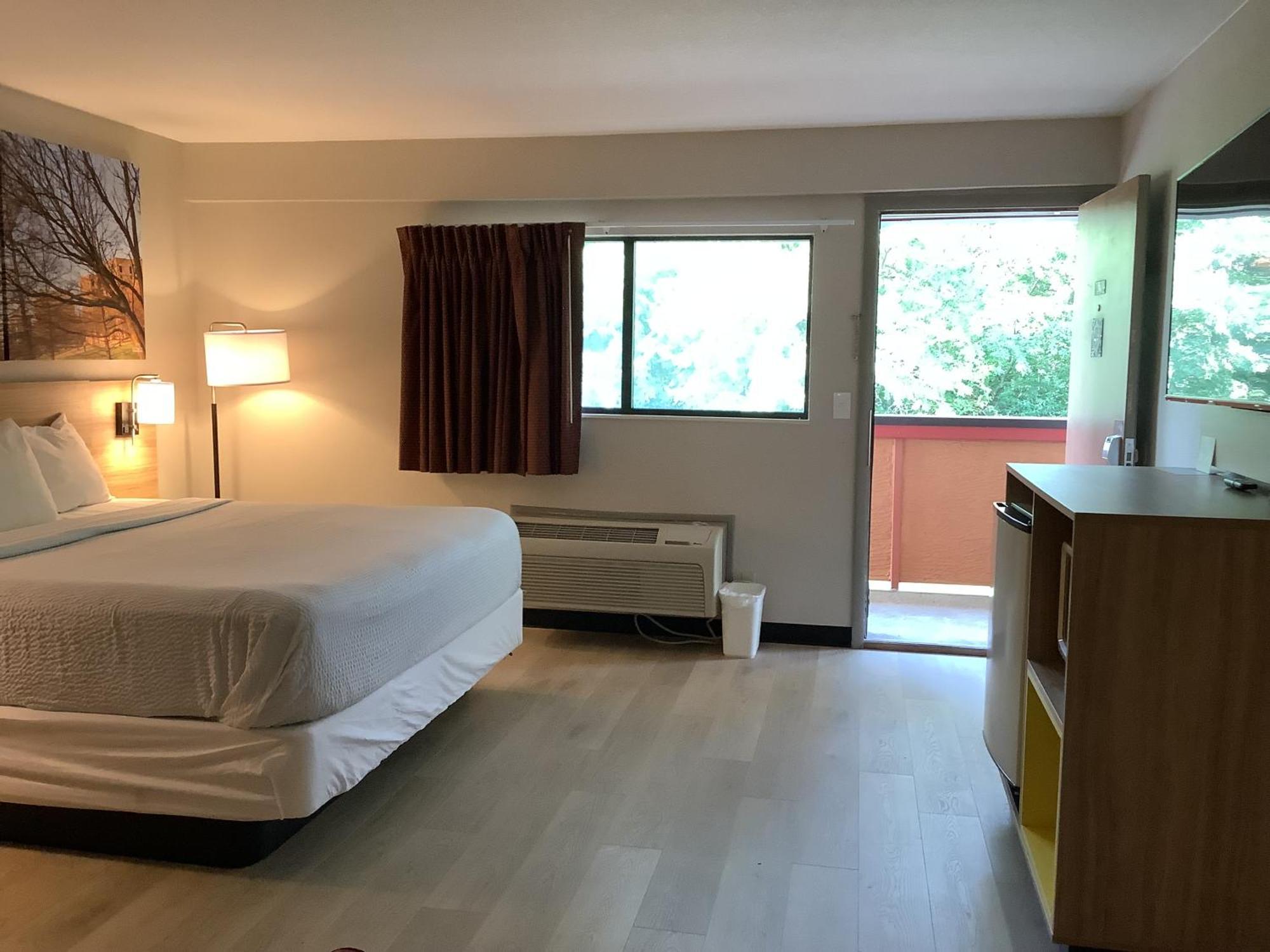 Days Inn By Wyndham Kingdom City Ngoại thất bức ảnh
