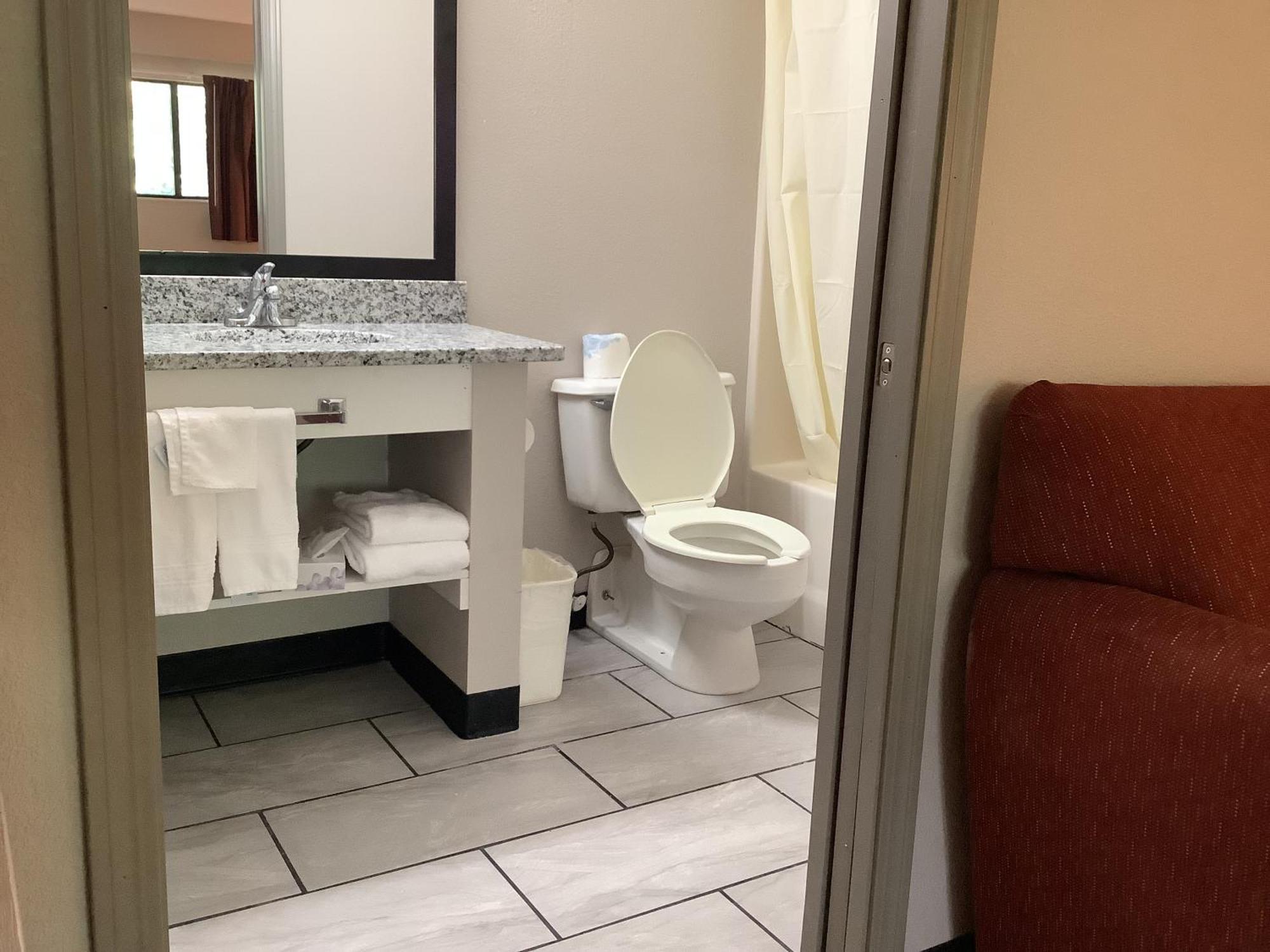 Days Inn By Wyndham Kingdom City Ngoại thất bức ảnh