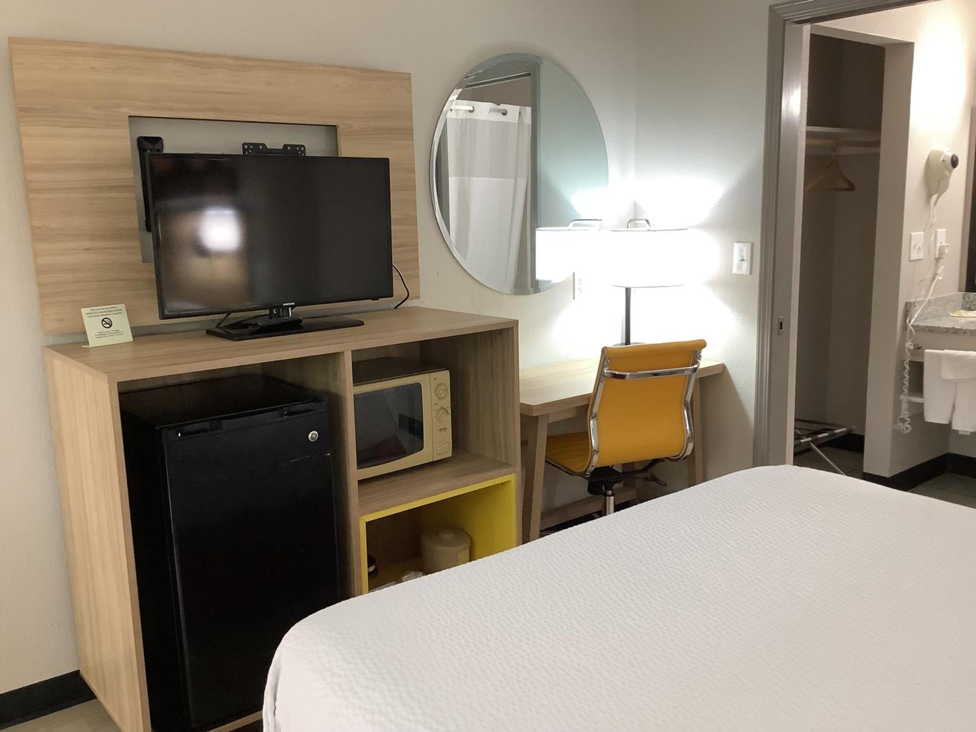 Days Inn By Wyndham Kingdom City Ngoại thất bức ảnh