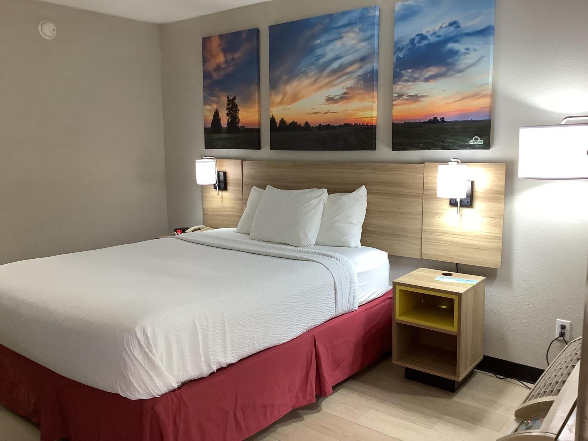 Days Inn By Wyndham Kingdom City Ngoại thất bức ảnh