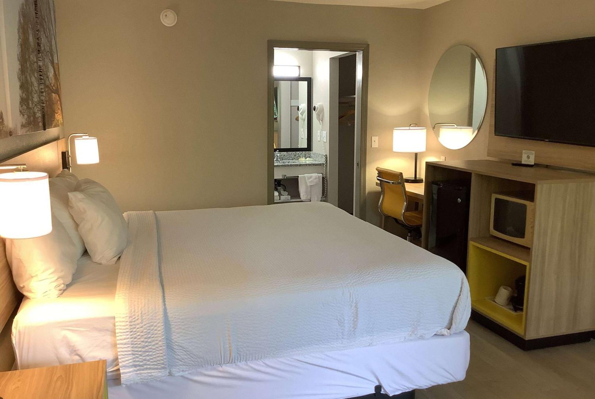 Days Inn By Wyndham Kingdom City Ngoại thất bức ảnh