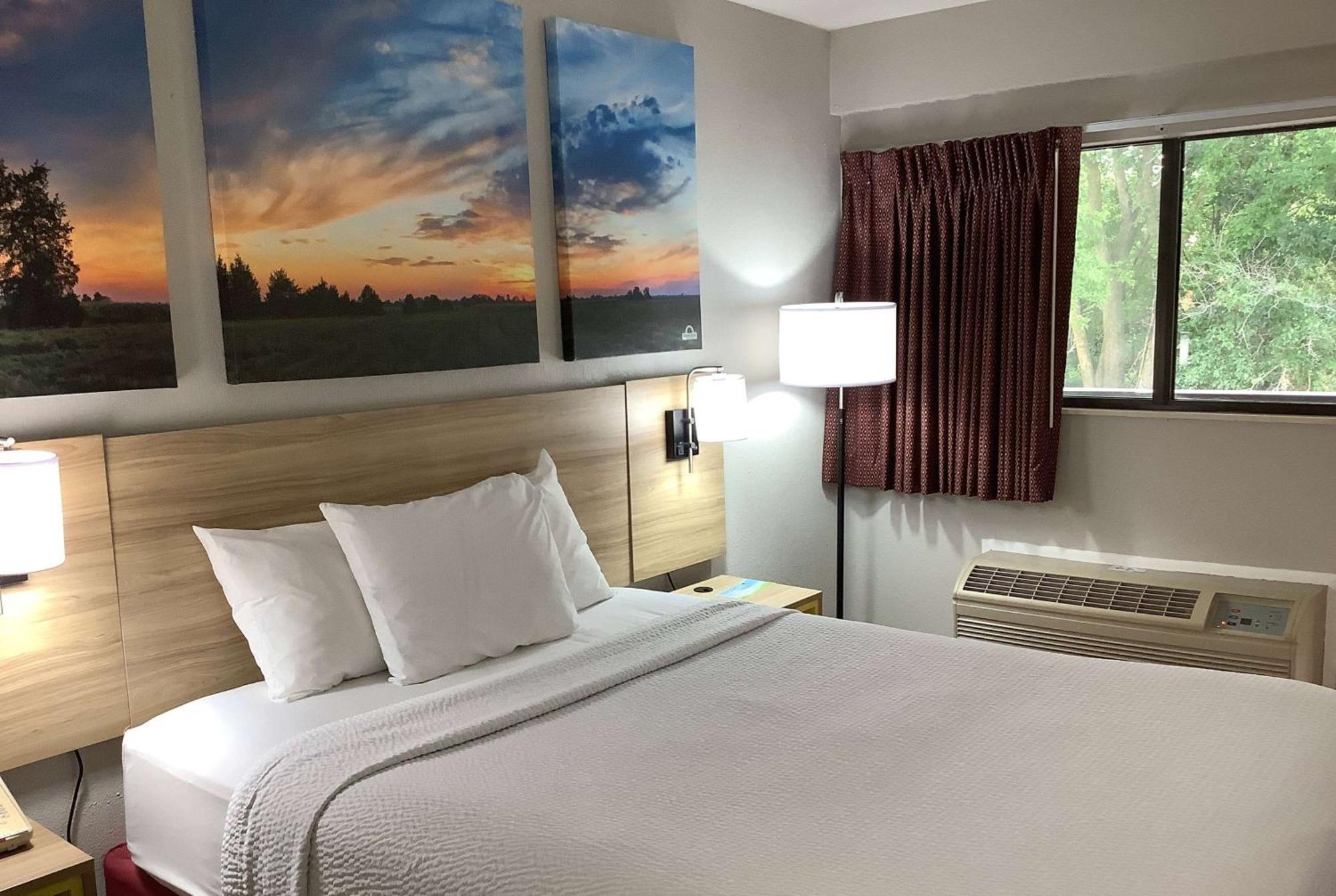 Days Inn By Wyndham Kingdom City Ngoại thất bức ảnh