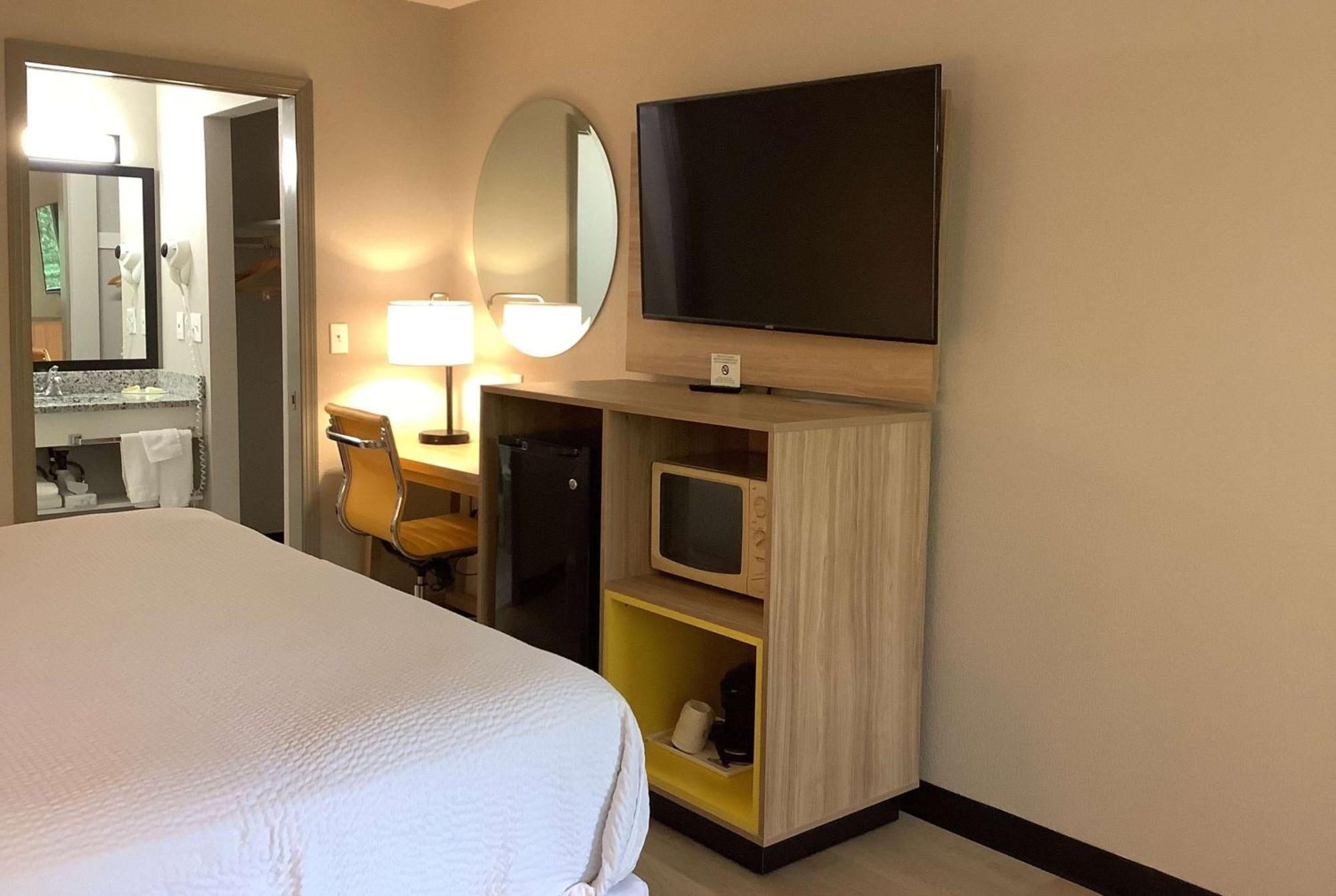 Days Inn By Wyndham Kingdom City Ngoại thất bức ảnh
