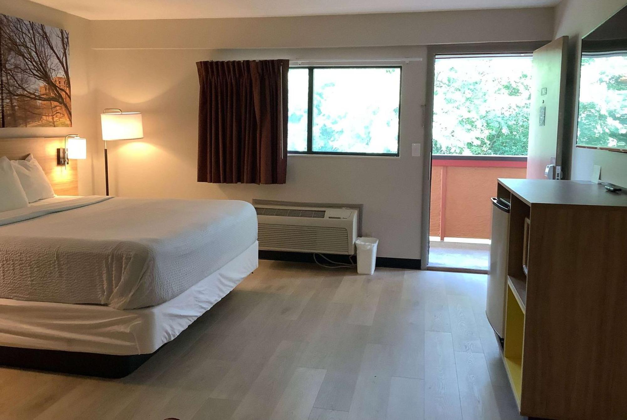 Days Inn By Wyndham Kingdom City Ngoại thất bức ảnh