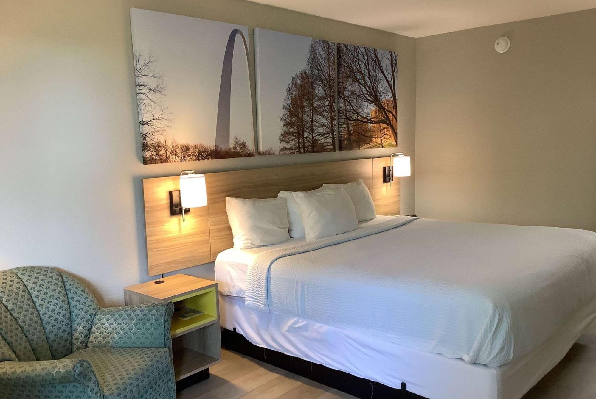 Days Inn By Wyndham Kingdom City Ngoại thất bức ảnh