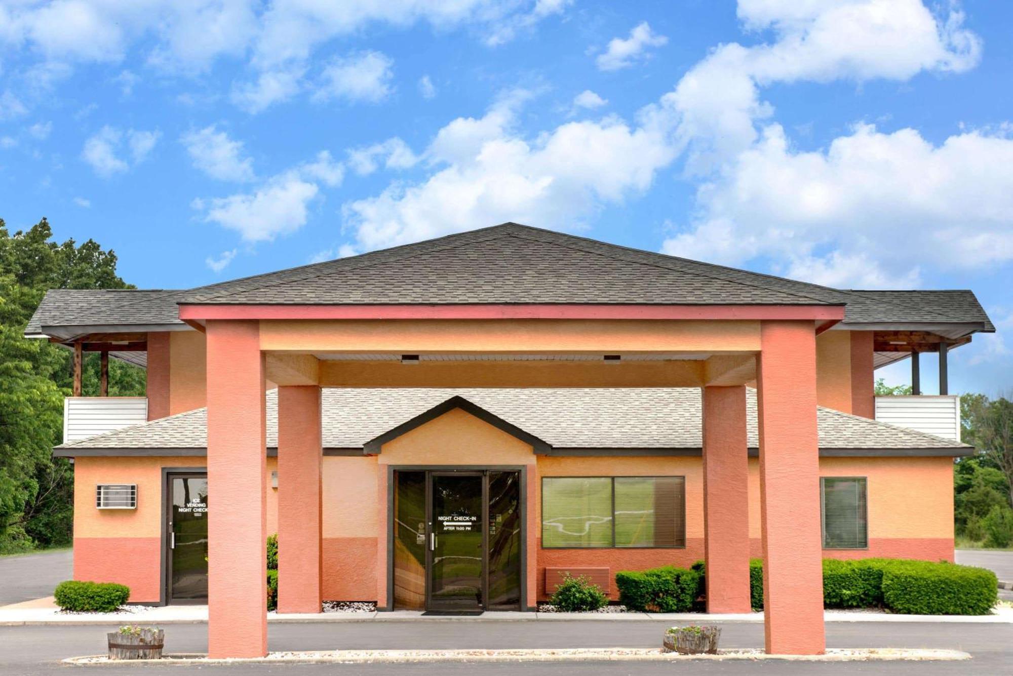 Days Inn By Wyndham Kingdom City Ngoại thất bức ảnh