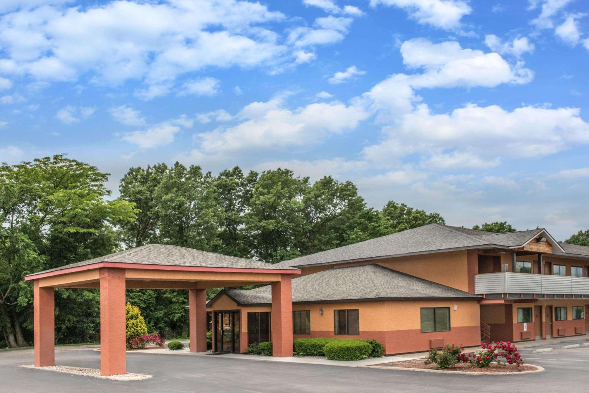 Days Inn By Wyndham Kingdom City Ngoại thất bức ảnh